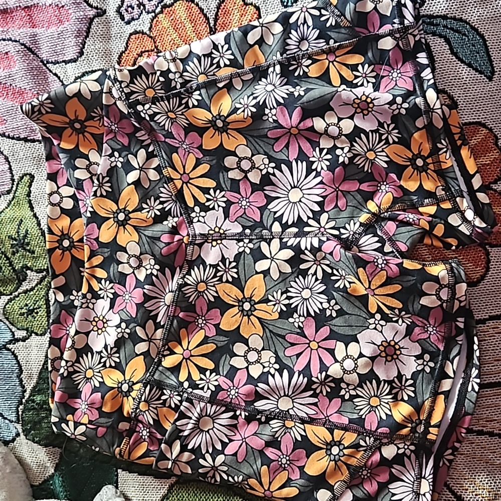 Gilly hicks floral shorts